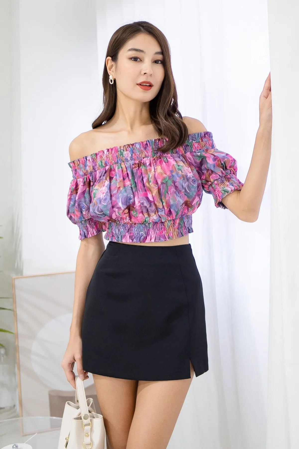 BLOOM FLORAL OFFSIE TOP IN MULTI