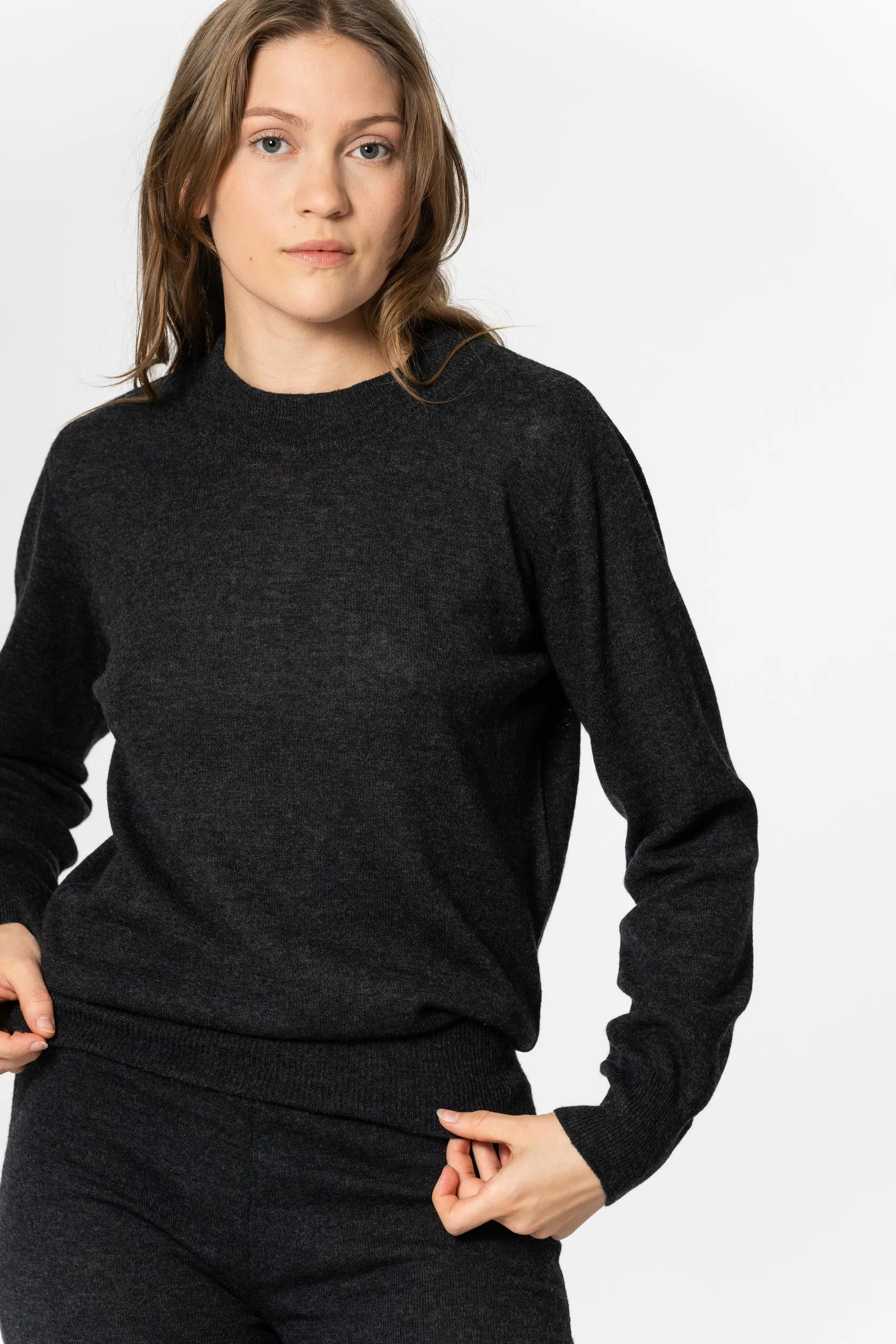 Merino O-Neck Sweater in Onyx Grey