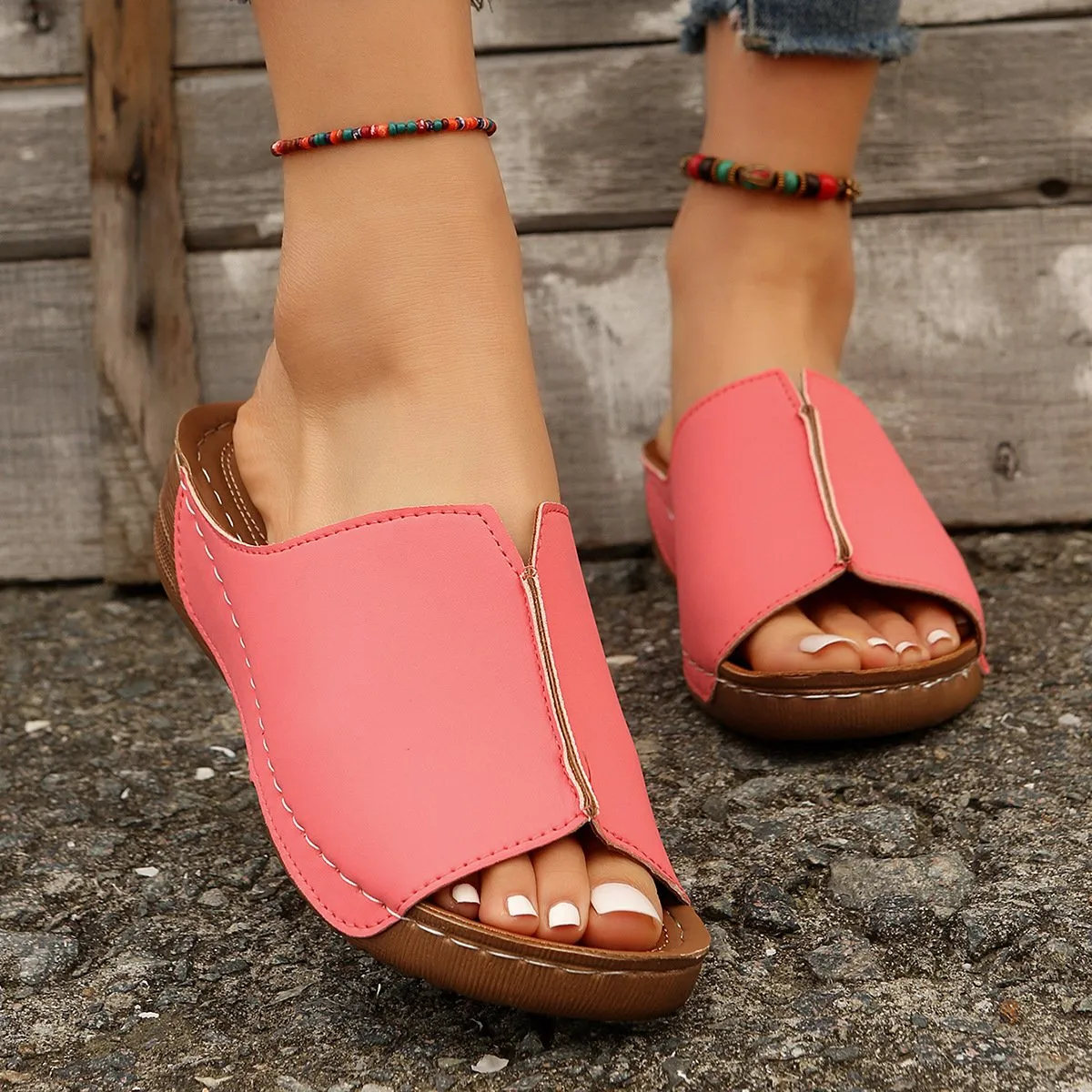 Simple and lightweight slip-on fish mouth sandals