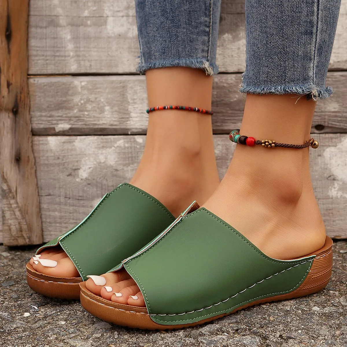 Simple and lightweight slip-on fish mouth sandals